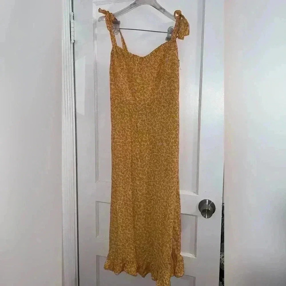 AUGUSTE
DEAN GIA MIDI DRESS IN
YELLOW - Picture 5 of 8